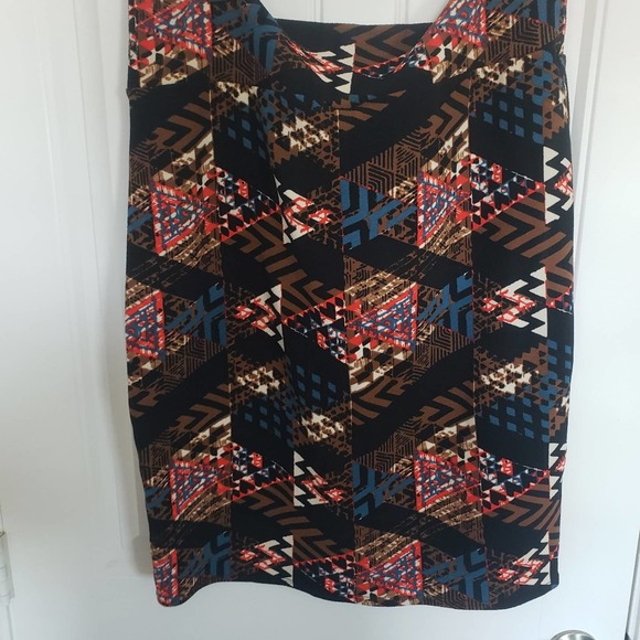 Lularoe 3XL Black abstract skirt - Picture 2 of 3